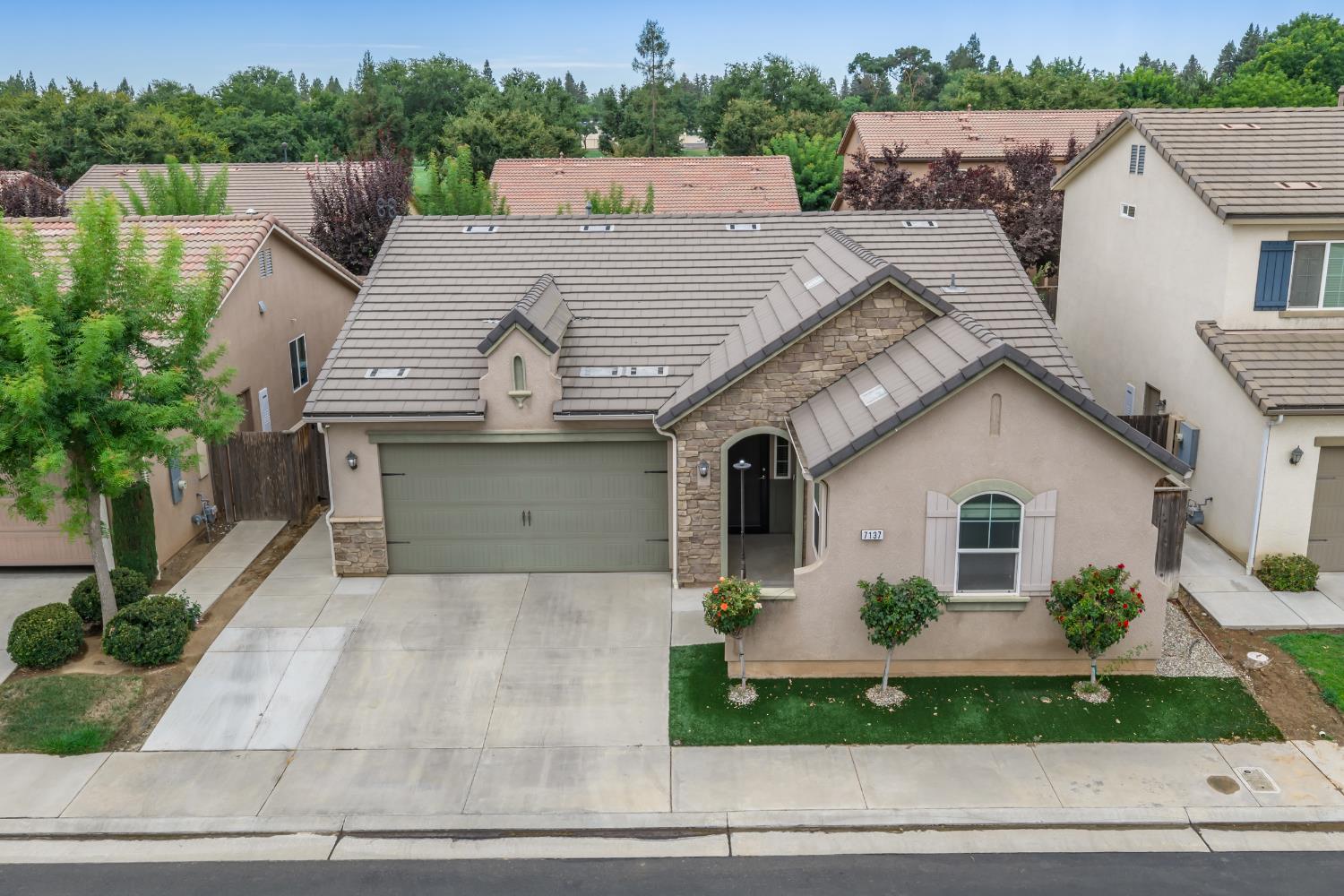 7137 N Fusion Dr, Fresno, CA 93711