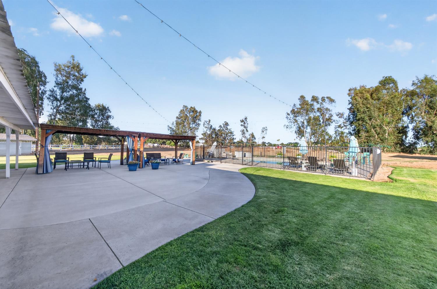 277 E Fantz Ave, Fresno, CA 93706