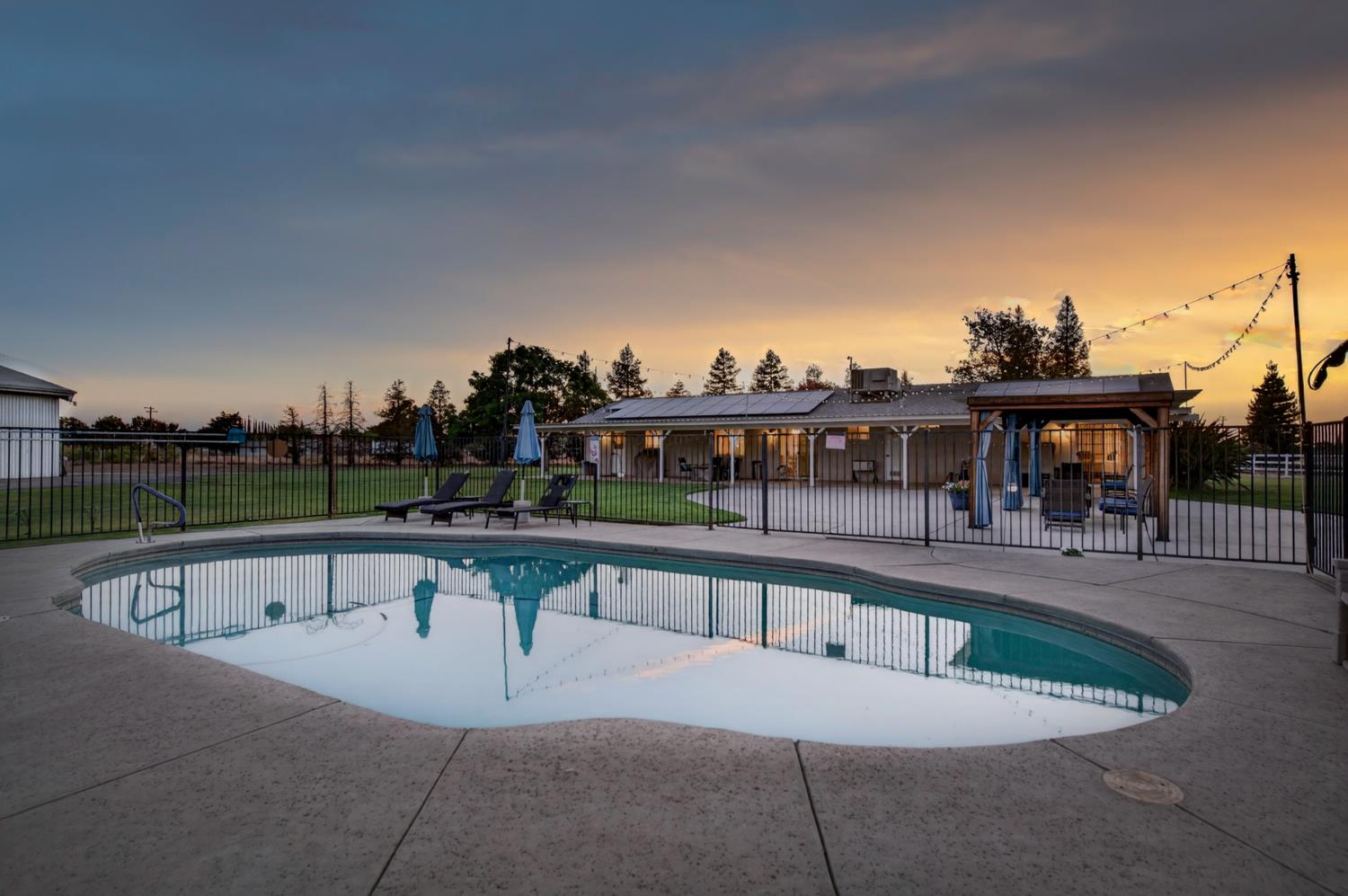 277 E Fantz Ave, Fresno, CA 93706