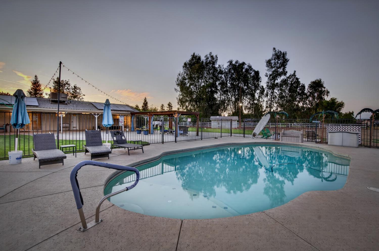277 E Fantz Ave, Fresno, CA 93706