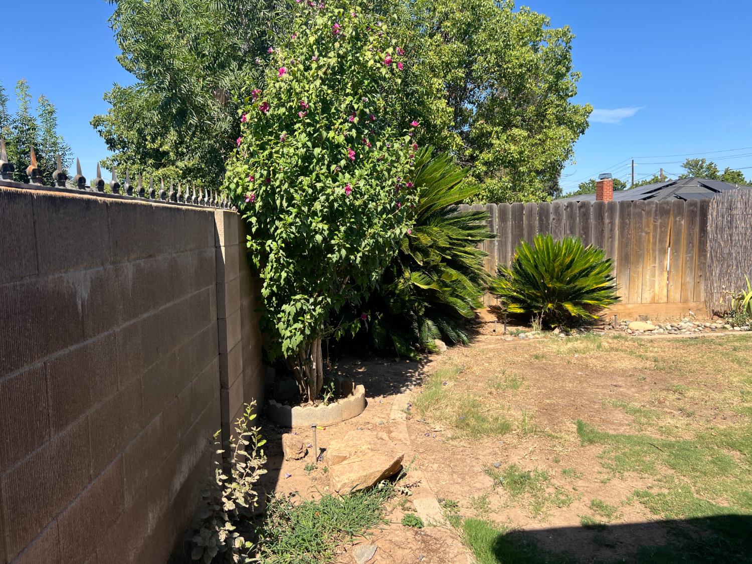 6371 N 6Th St, Fresno, CA 93710
