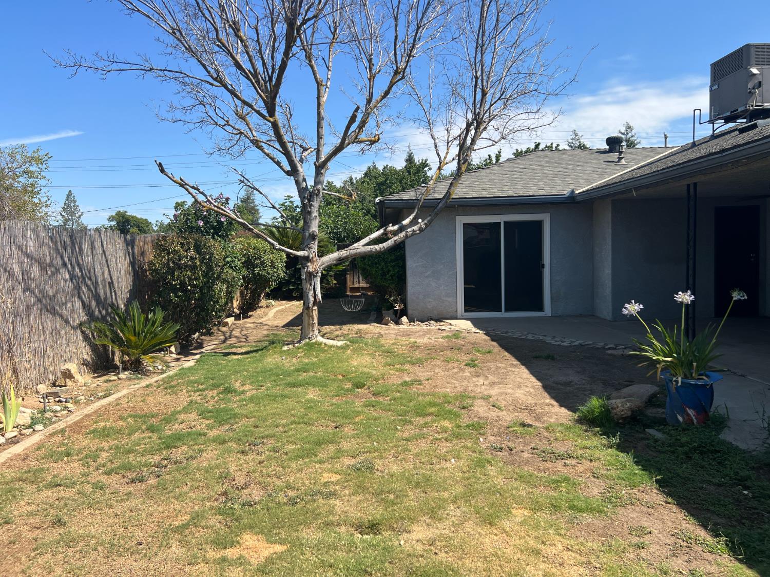 6371 N 6Th St, Fresno, CA 93710