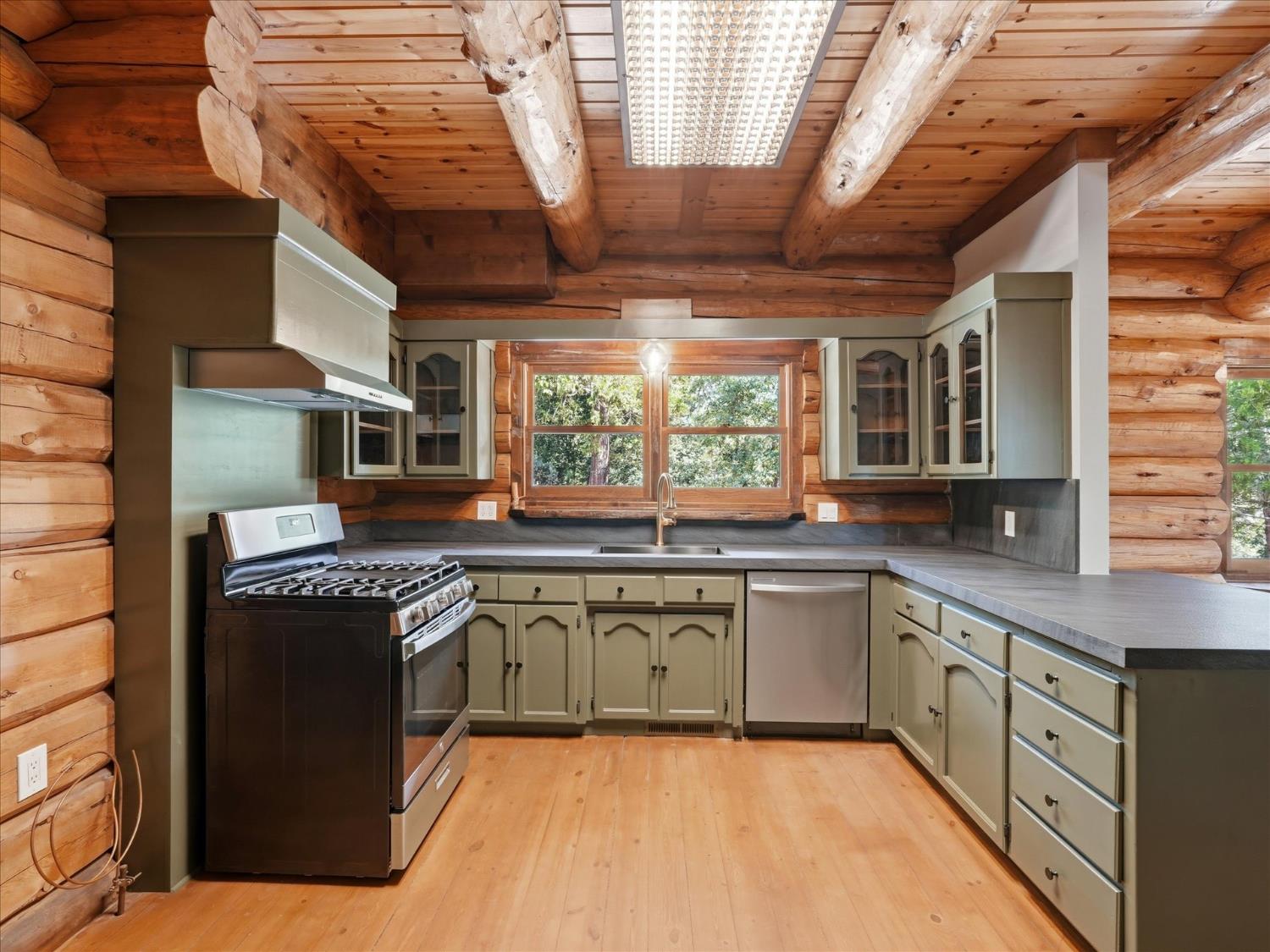 36488 Fine Gold Creek Dr, North Fork, CA 93643