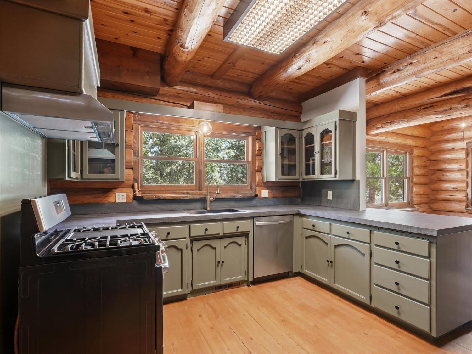 36488 Fine Gold Creek Dr, North Fork, CA 93643