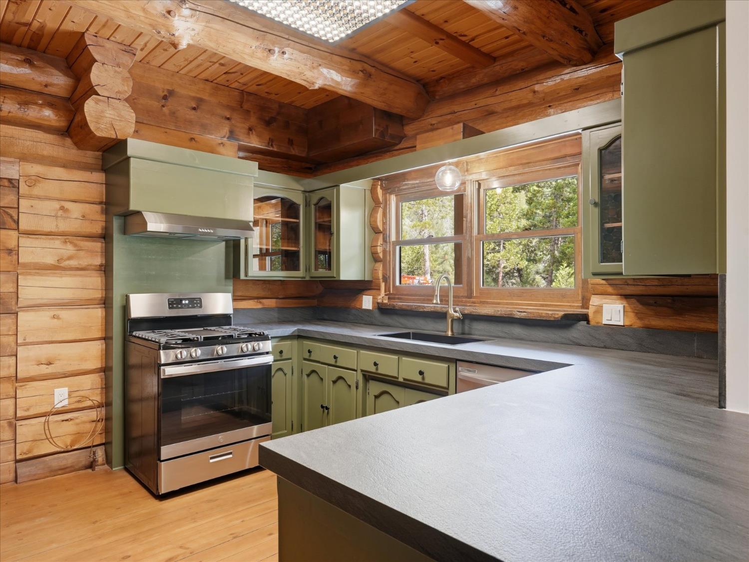 36488 Fine Gold Creek Dr, North Fork, CA 93643