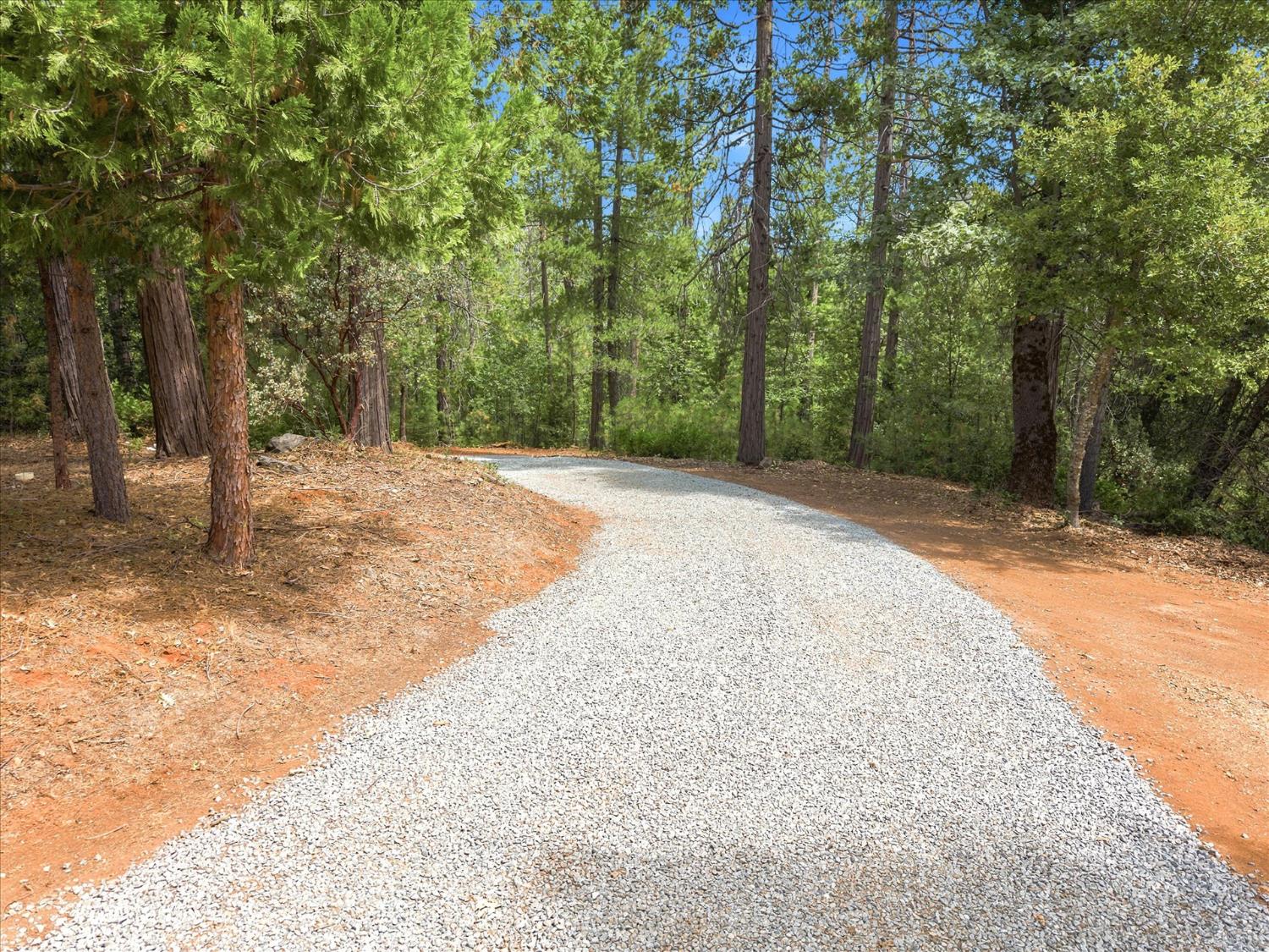36488 Fine Gold Creek Dr, North Fork, CA 93643