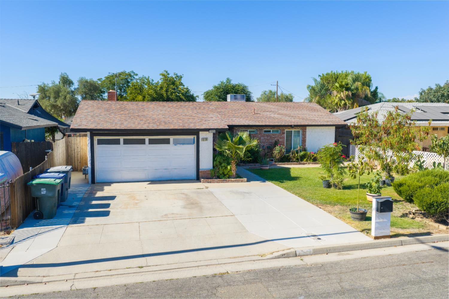 1229 Mission St, Madera, CA 93638