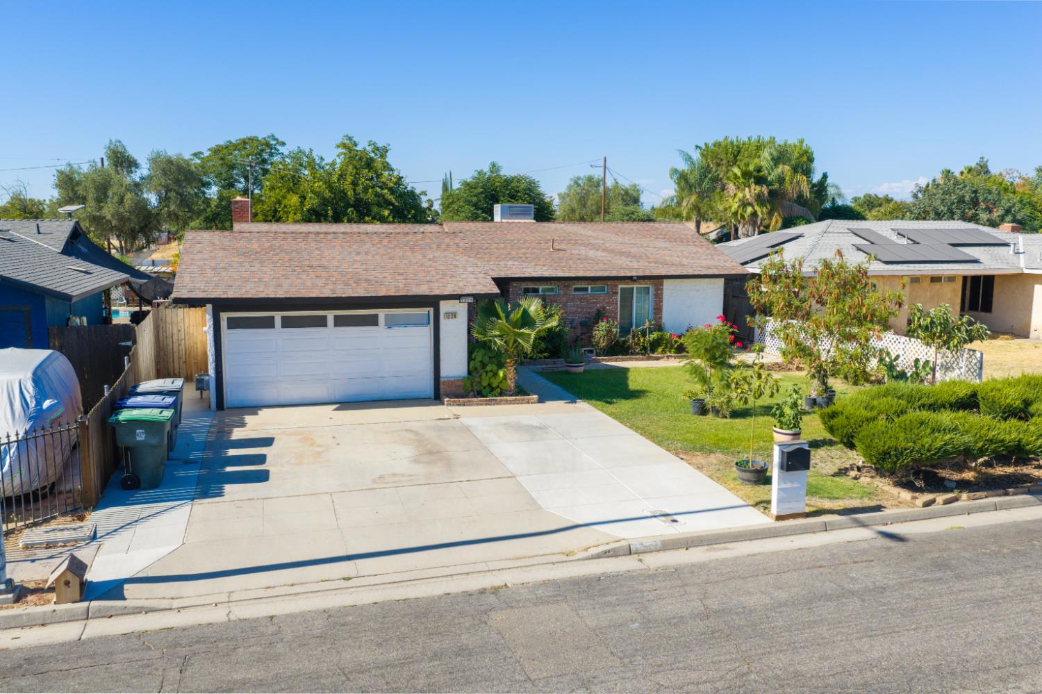 1229 Mission St, Madera, CA 93638