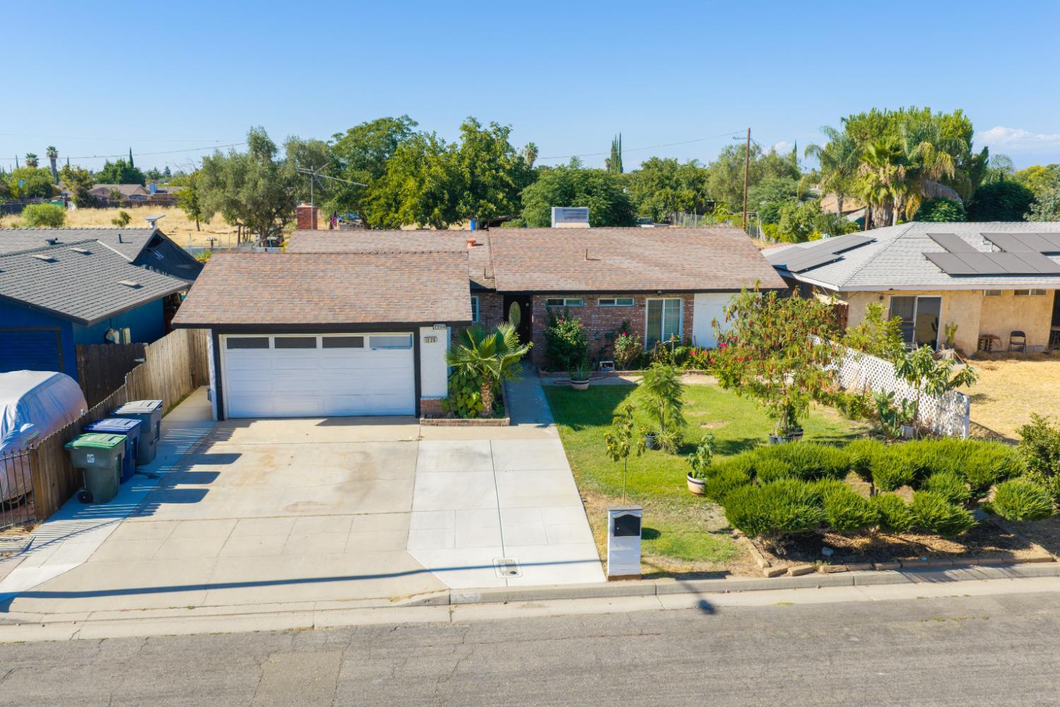 1229 Mission St, Madera, CA 93638