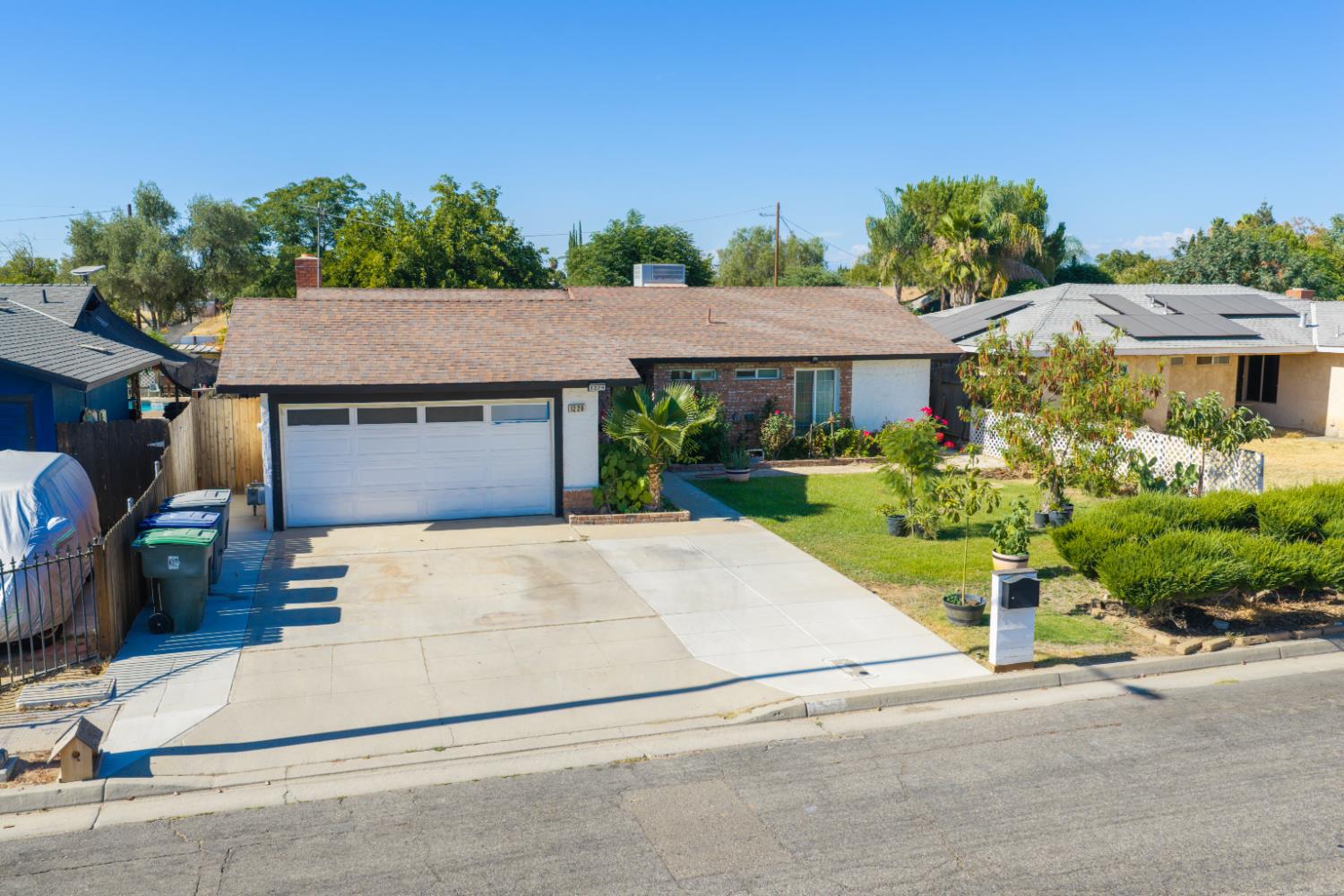 1229 Mission St, Madera, CA 93638
