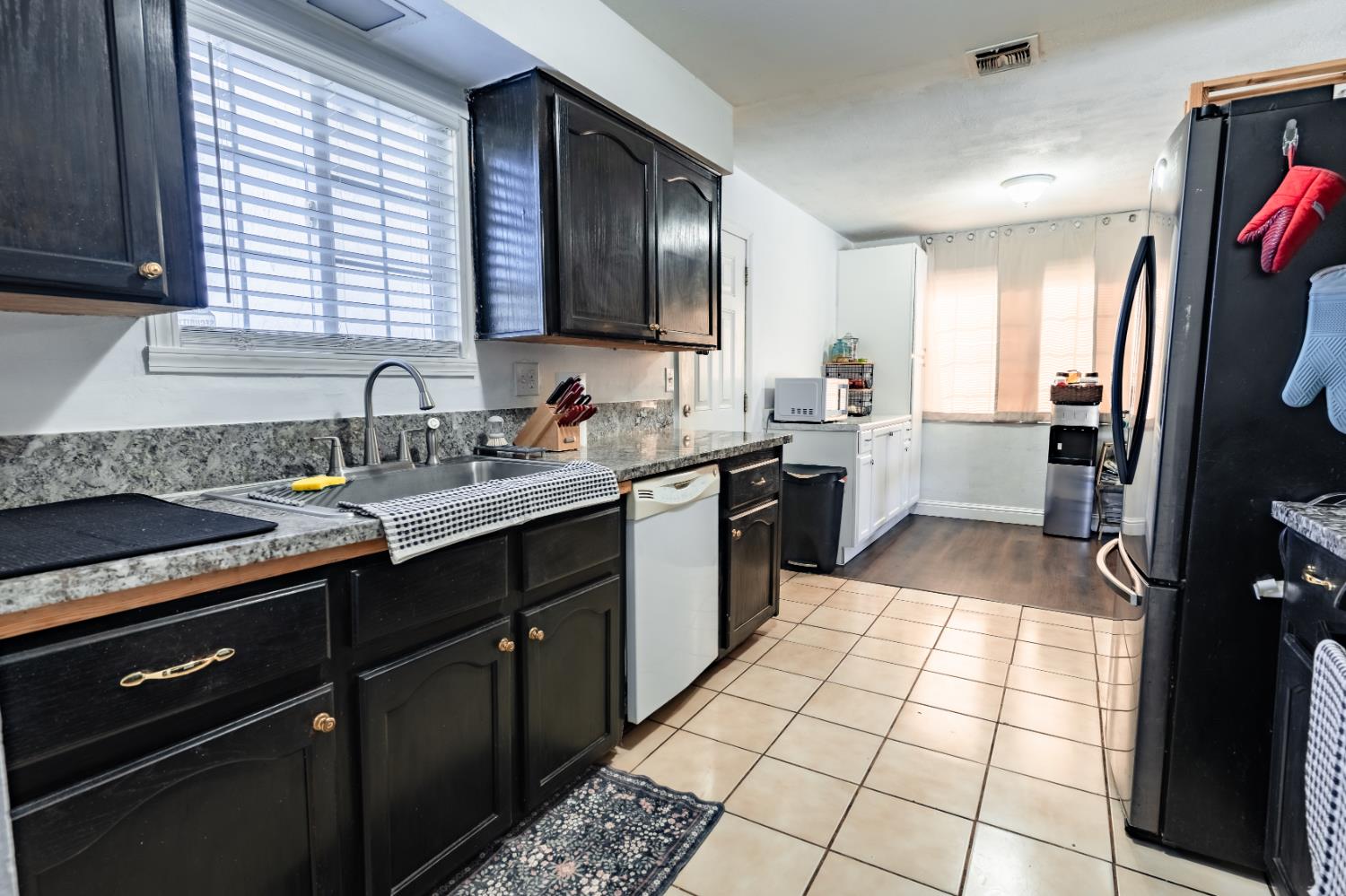 1229 Mission St, Madera, CA 93638