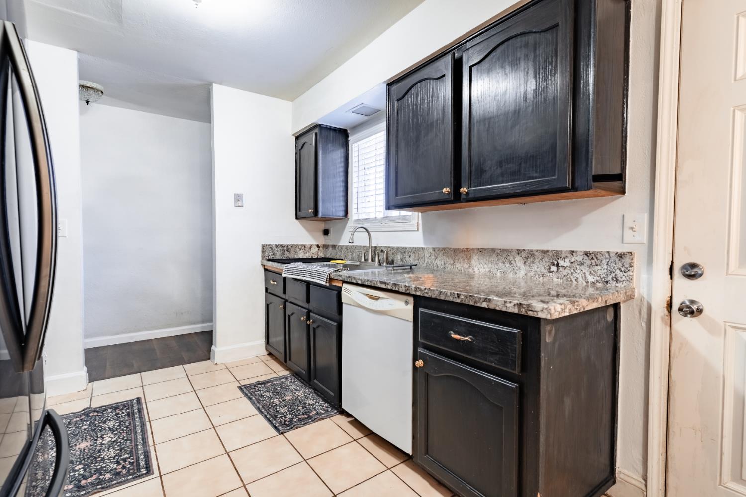 1229 Mission St, Madera, CA 93638