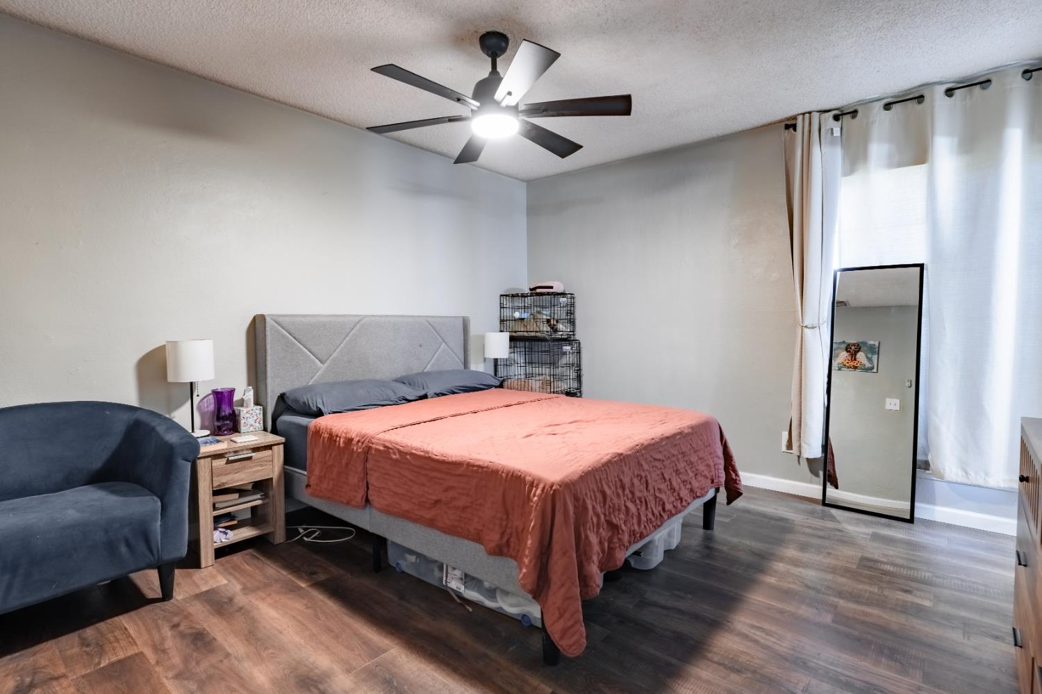1229 Mission St, Madera, CA 93638