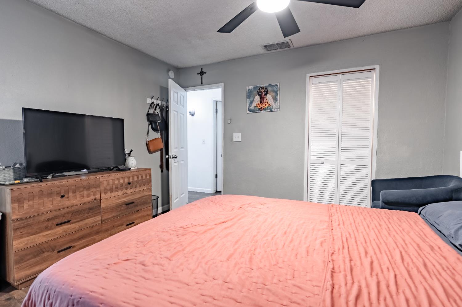 1229 Mission St, Madera, CA 93638