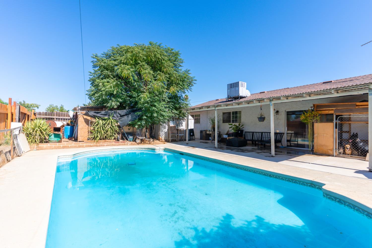 1229 Mission St, Madera, CA 93638