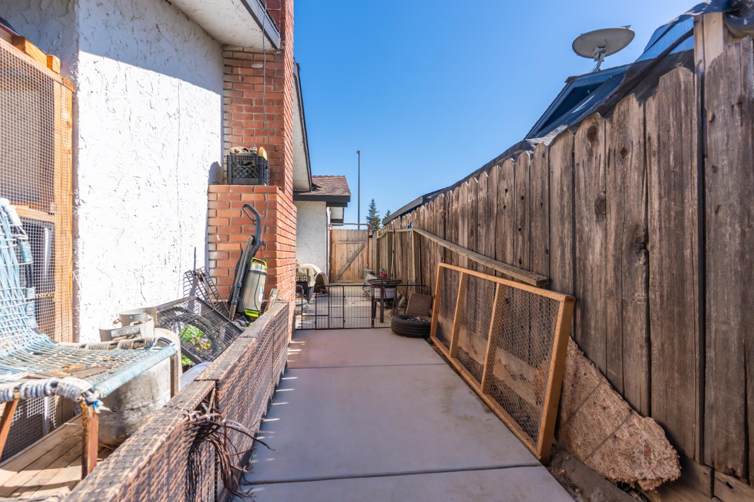 1229 Mission St, Madera, CA 93638