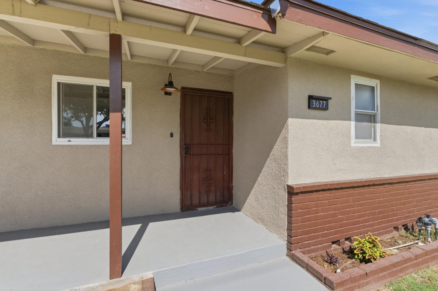 3677 N Sierra Vista Ave, Fresno, CA 93726