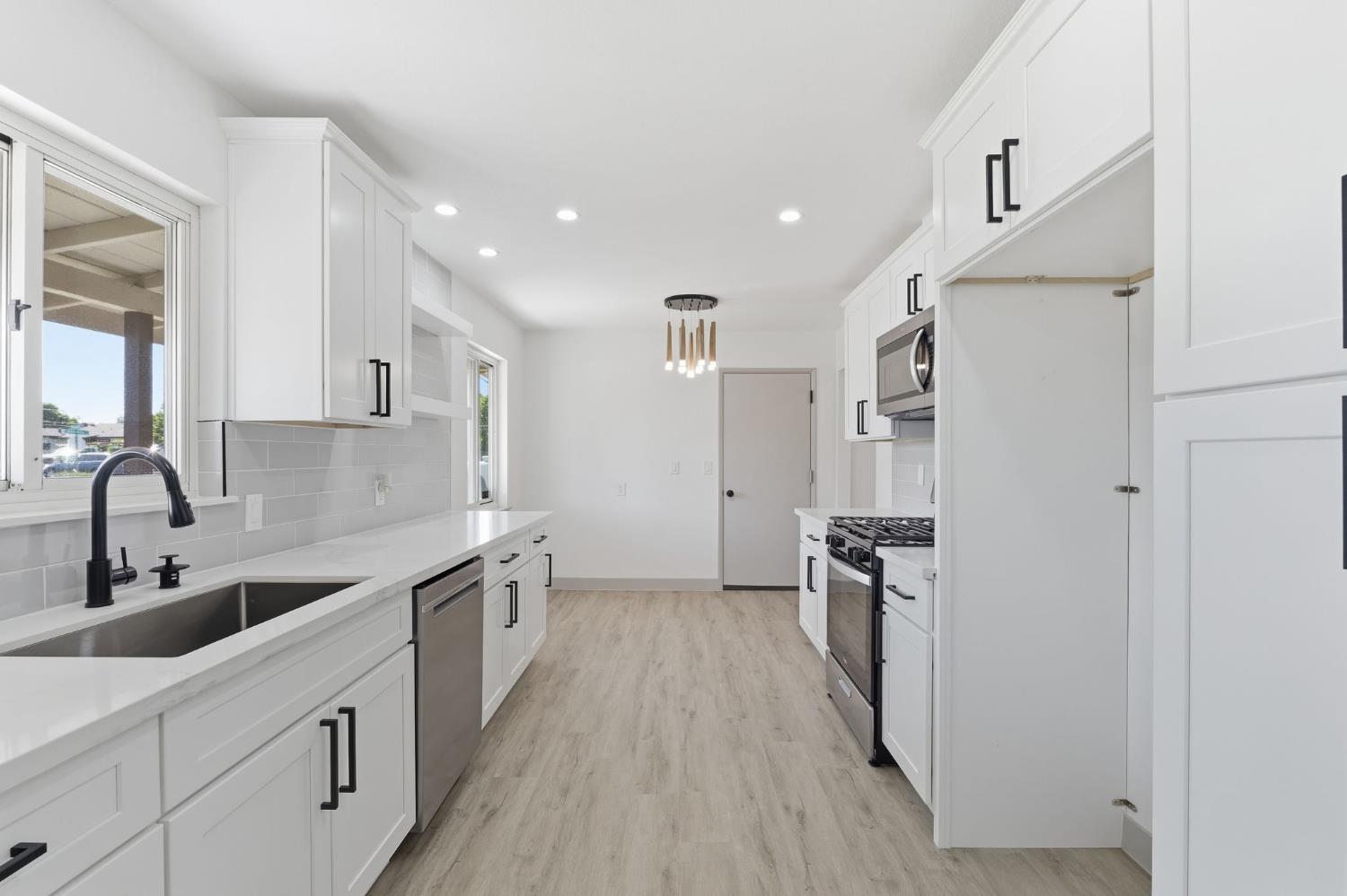 3677 N Sierra Vista Ave, Fresno, CA 93726