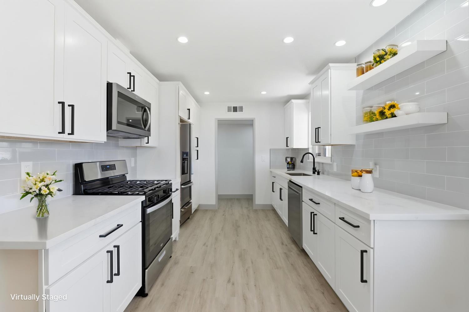 3677 N Sierra Vista Ave, Fresno, CA 93726
