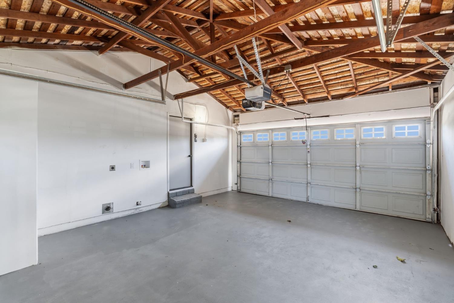3677 N Sierra Vista Ave, Fresno, CA 93726