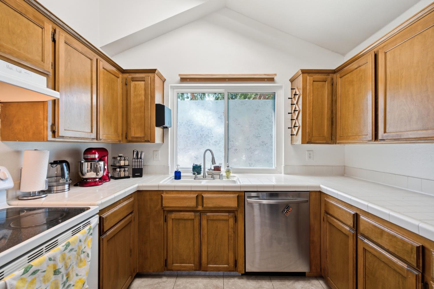 3450 W Dovewood Ave, Fresno, CA 93711