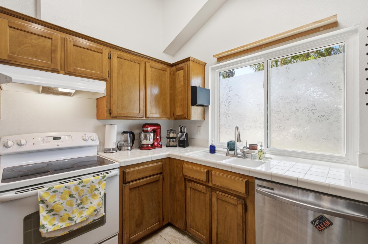 3450 W Dovewood Ave, Fresno, CA 93711
