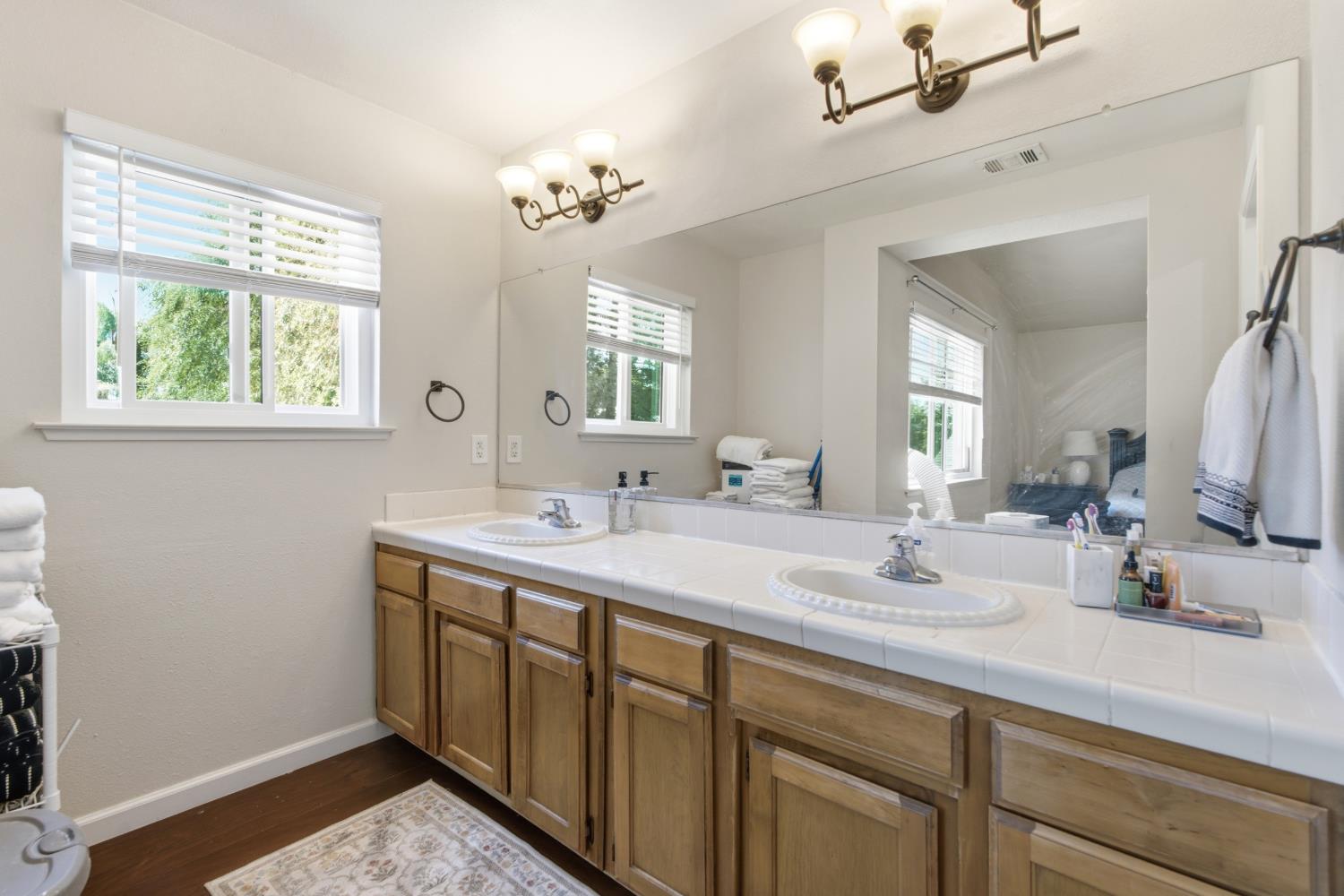 3450 W Dovewood Ave, Fresno, CA 93711