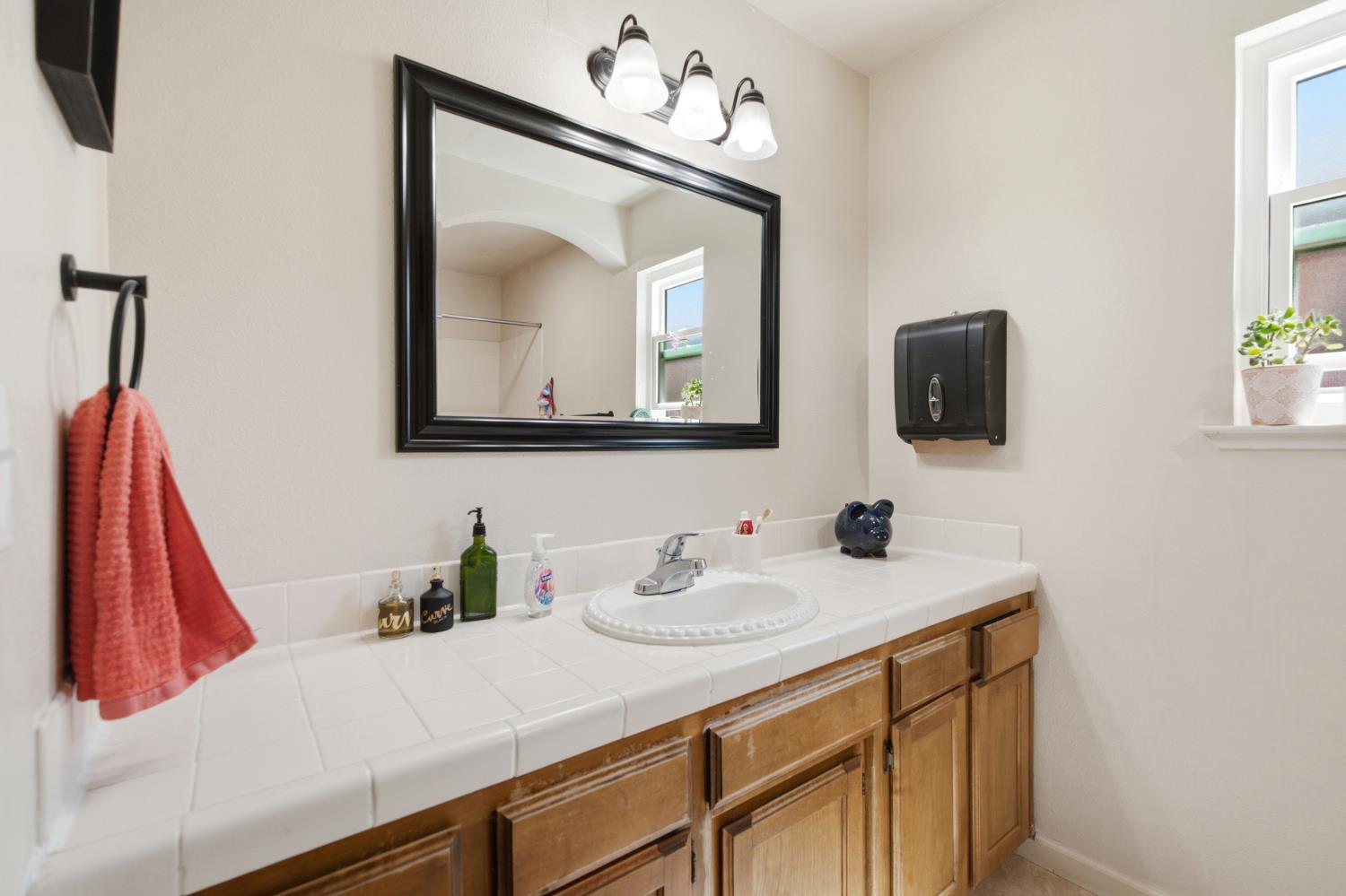 3450 W Dovewood Ave, Fresno, CA 93711