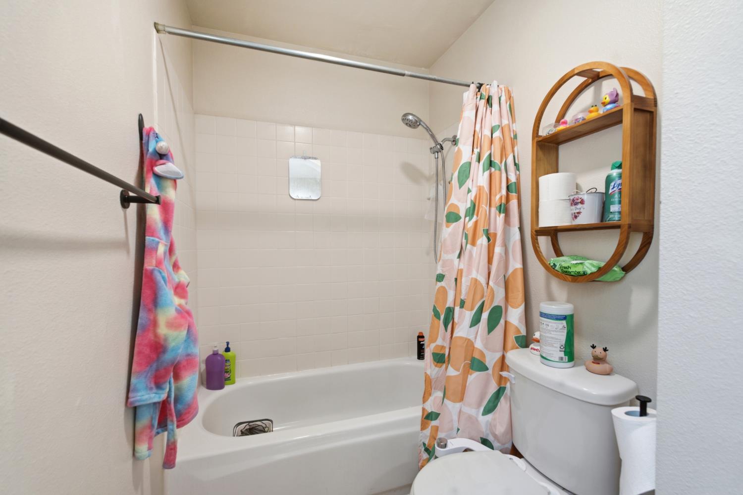 3450 W Dovewood Ave, Fresno, CA 93711