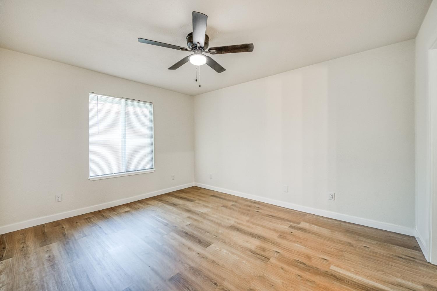 4504 N Valentine Ave #138, Fresno, CA 93722