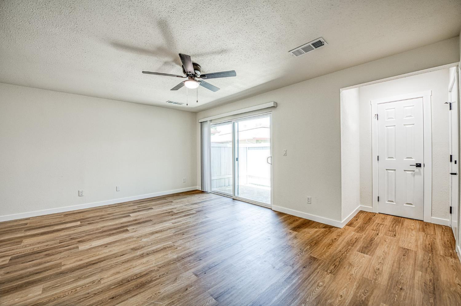 4504 N Valentine Ave #138, Fresno, CA 93722
