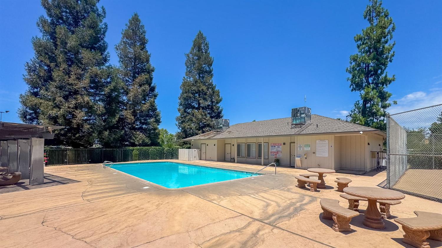 4504 N Valentine Ave #138, Fresno, CA 93722