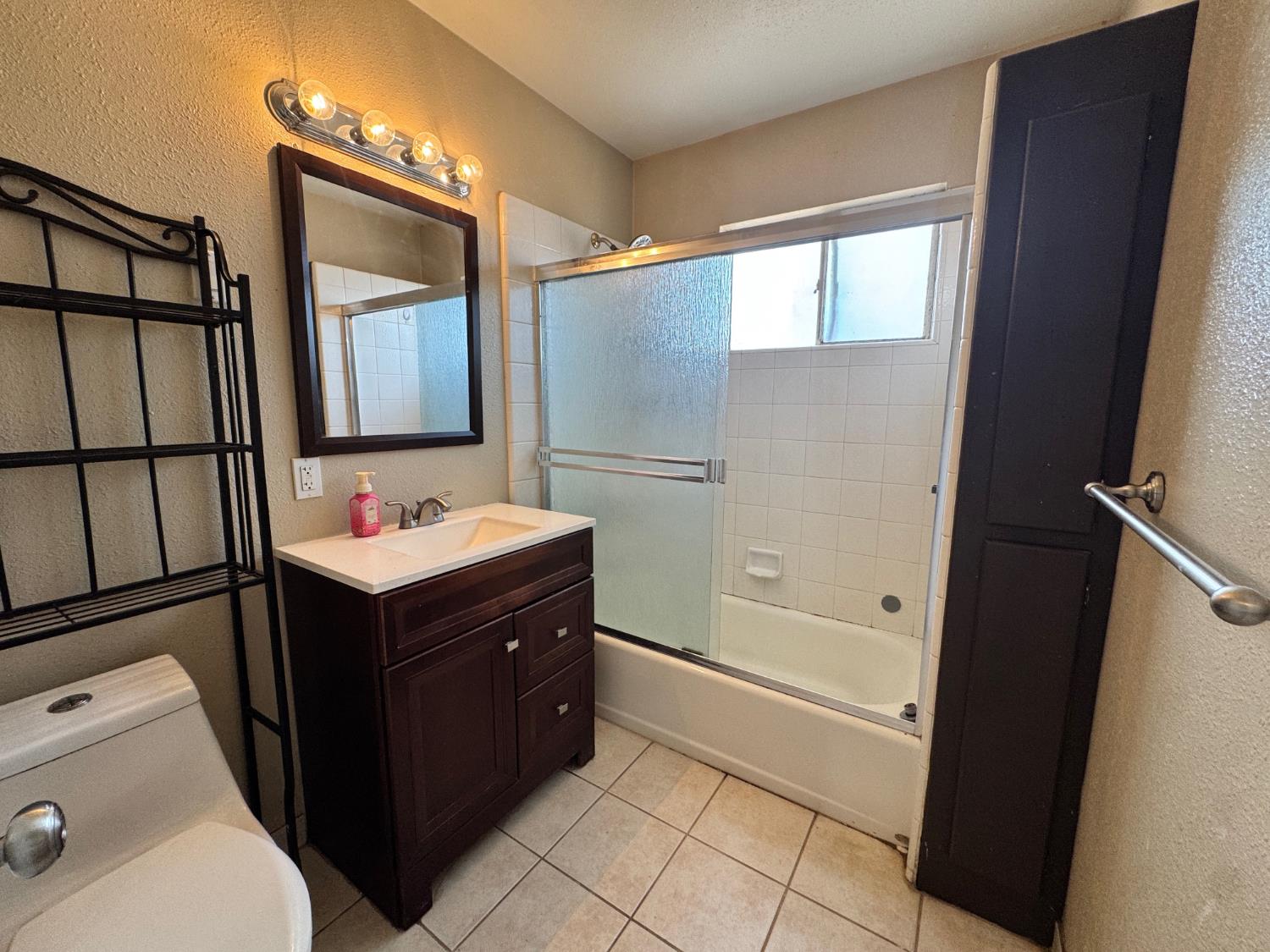 3667 W Dayton Ave, Fresno, CA 93722