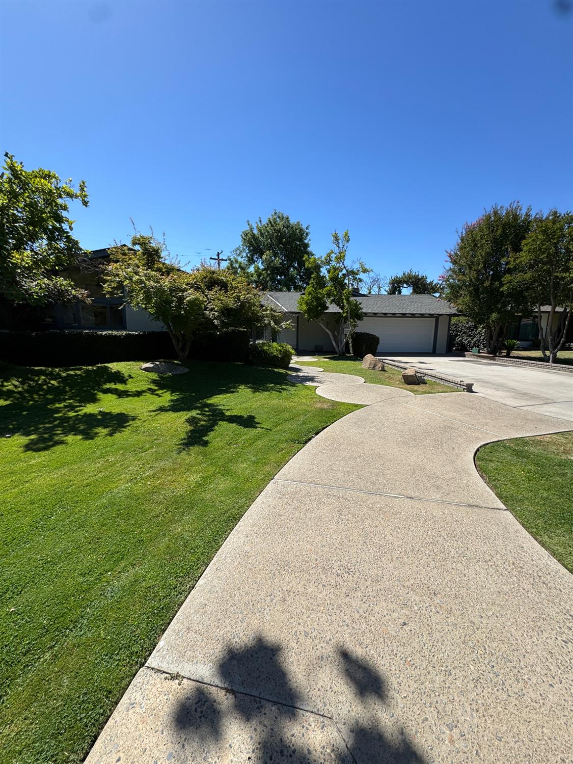 2919 E Joaquin Pl, Fresno, CA 93726