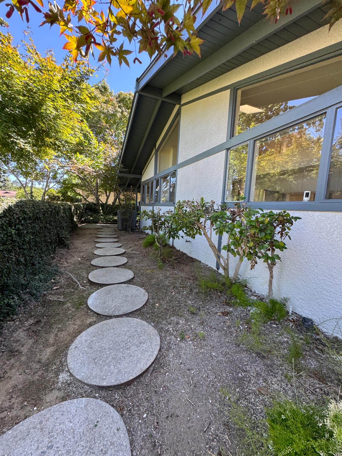 2919 E Joaquin Pl, Fresno, CA 93726
