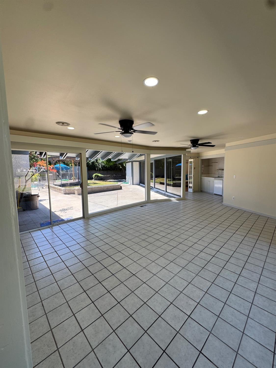 2919 E Joaquin Pl, Fresno, CA 93726