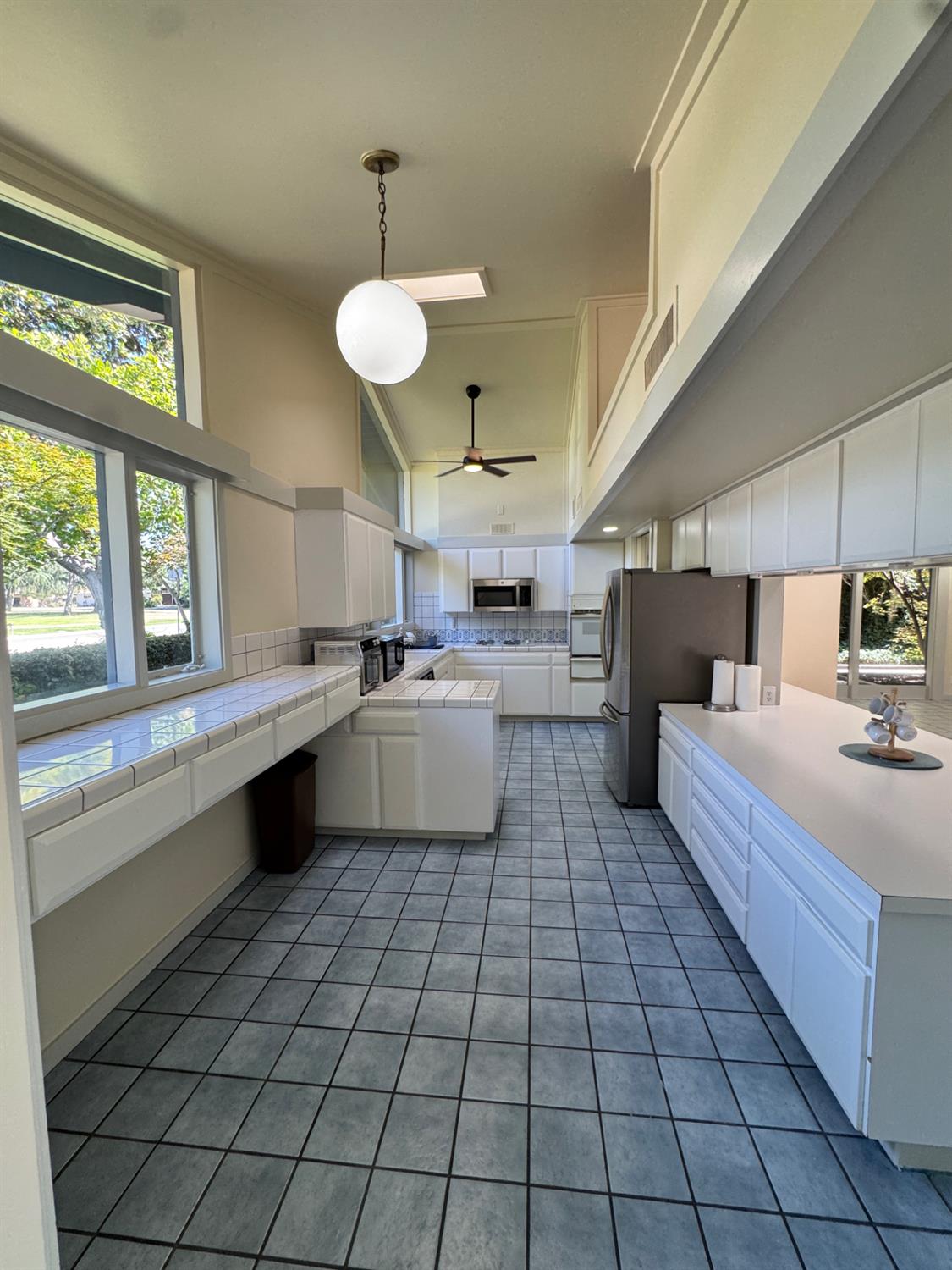 2919 E Joaquin Pl, Fresno, CA 93726
