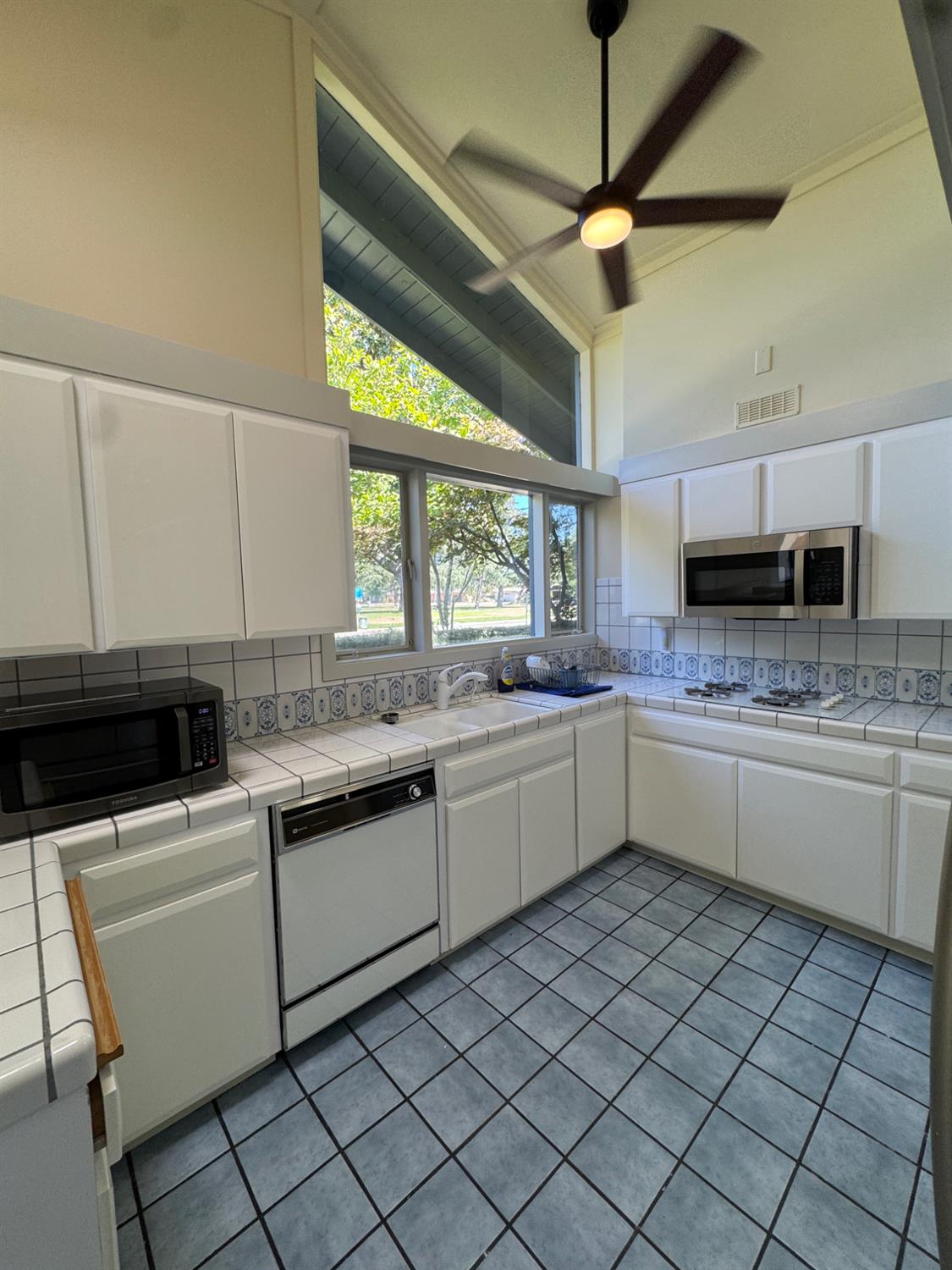 2919 E Joaquin Pl, Fresno, CA 93726