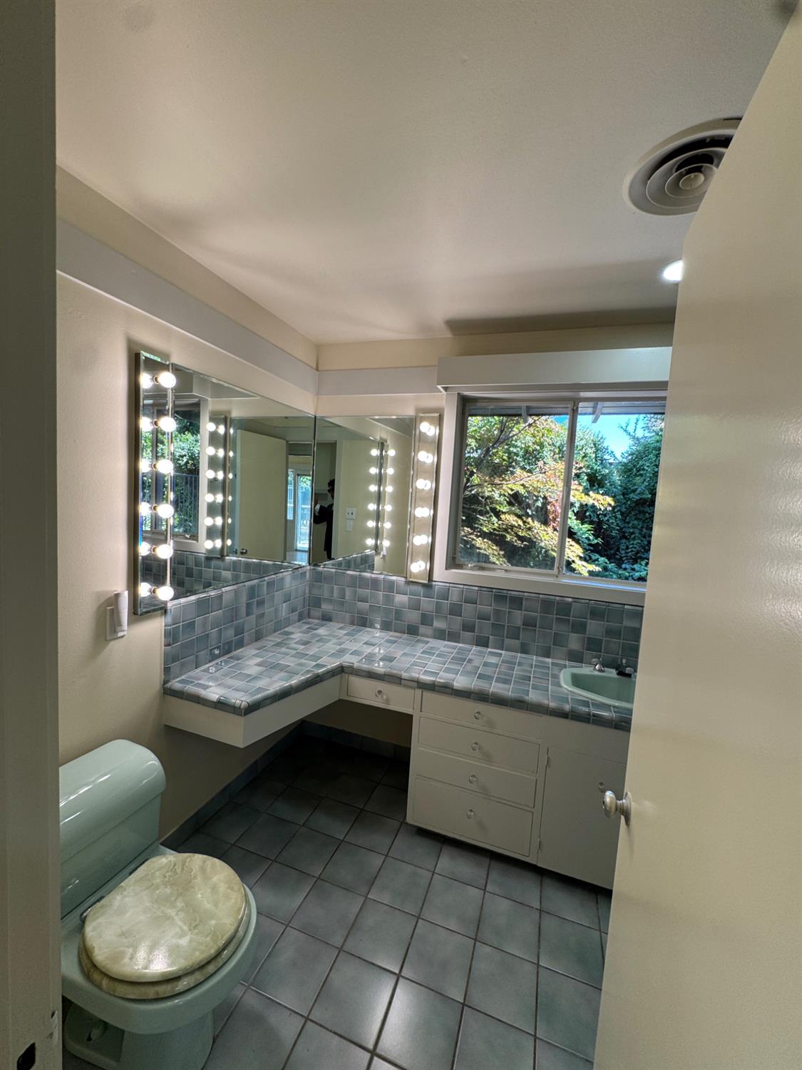 2919 E Joaquin Pl, Fresno, CA 93726
