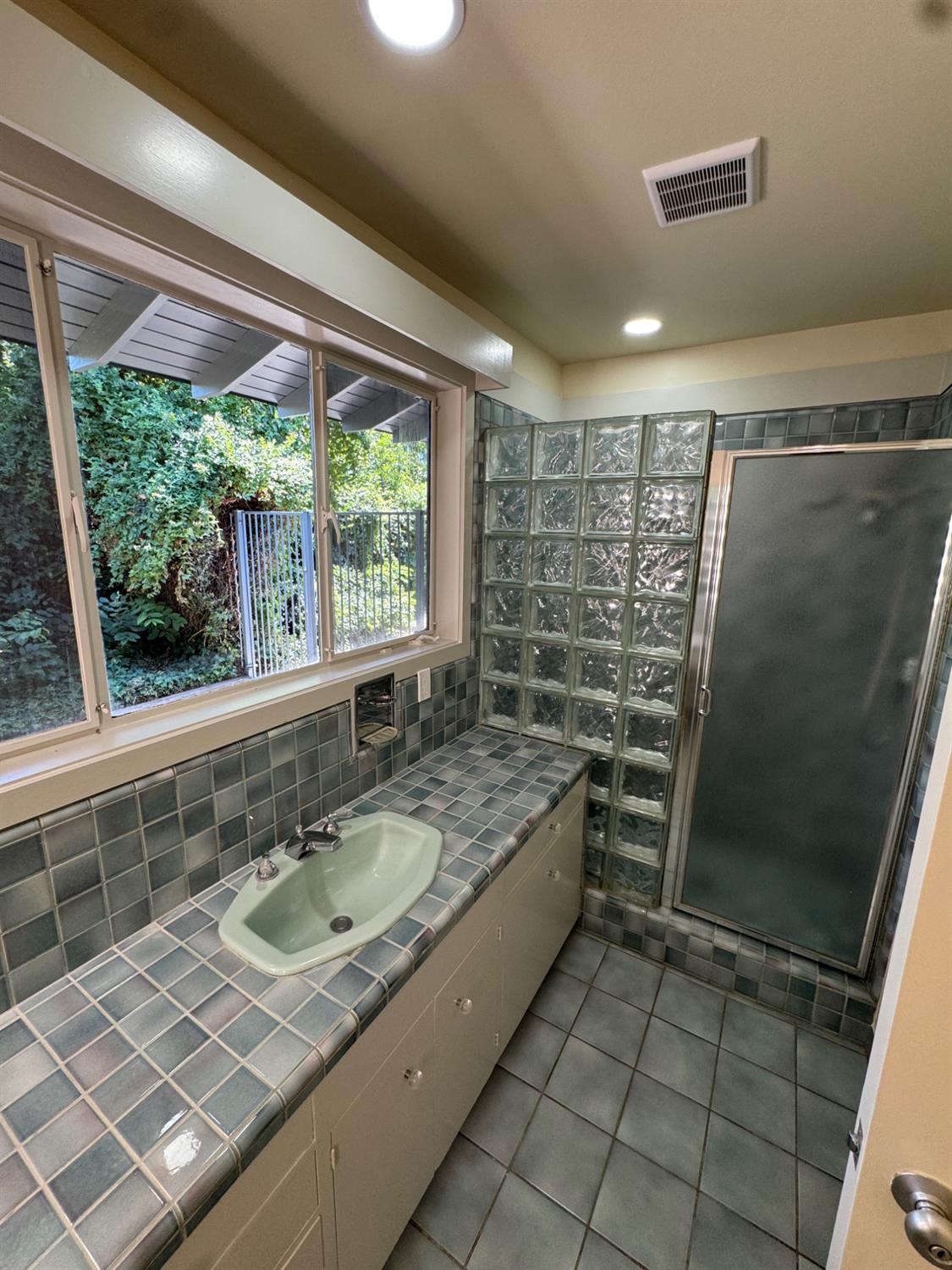 2919 E Joaquin Pl, Fresno, CA 93726