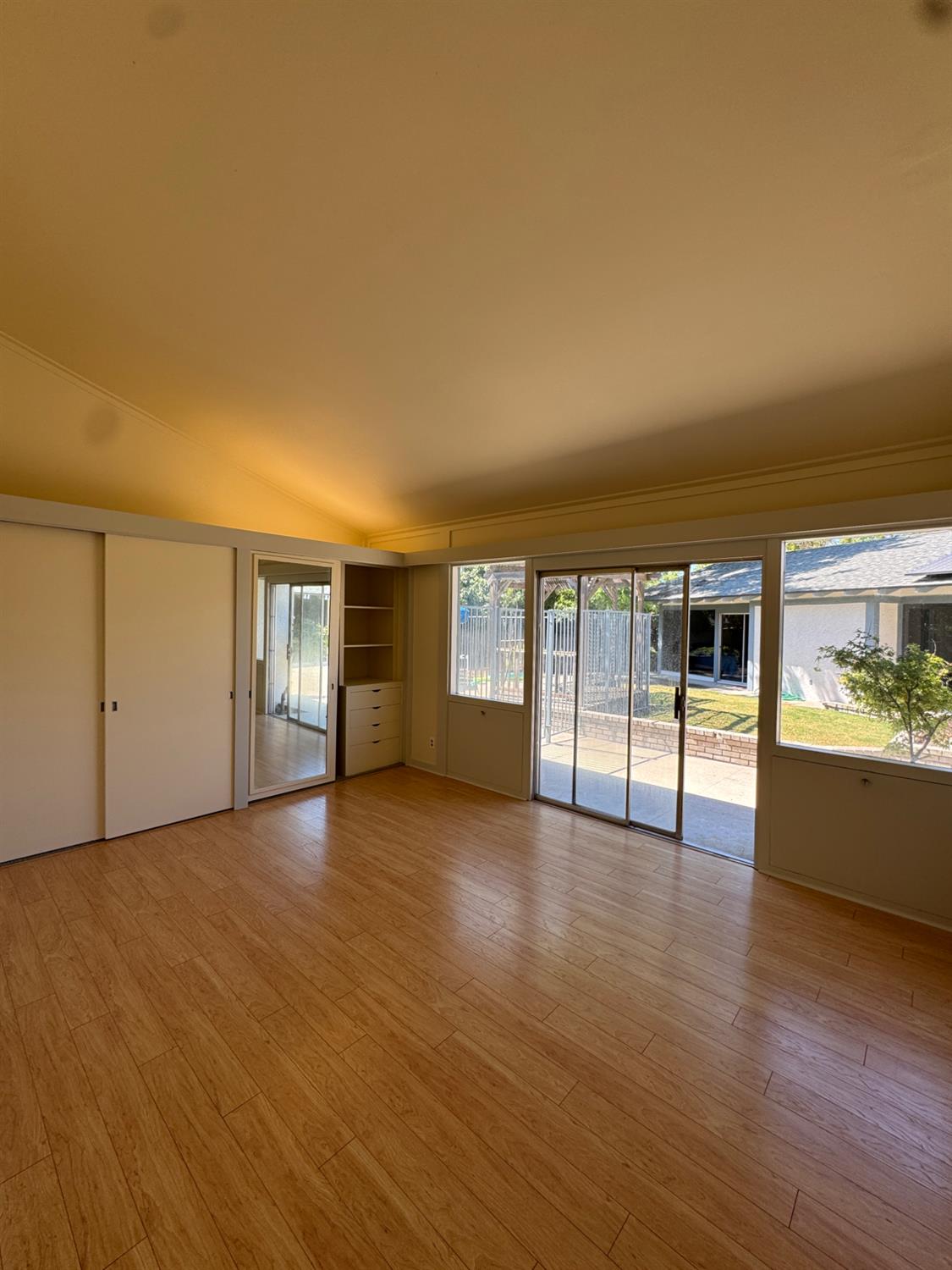 2919 E Joaquin Pl, Fresno, CA 93726