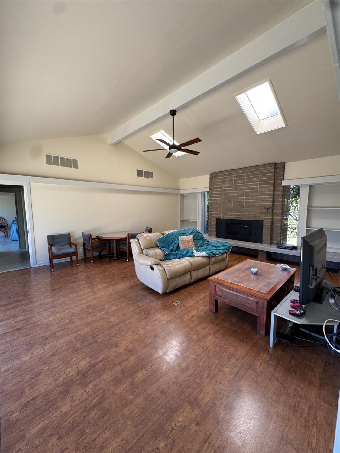 2919 E Joaquin Pl, Fresno, CA 93726