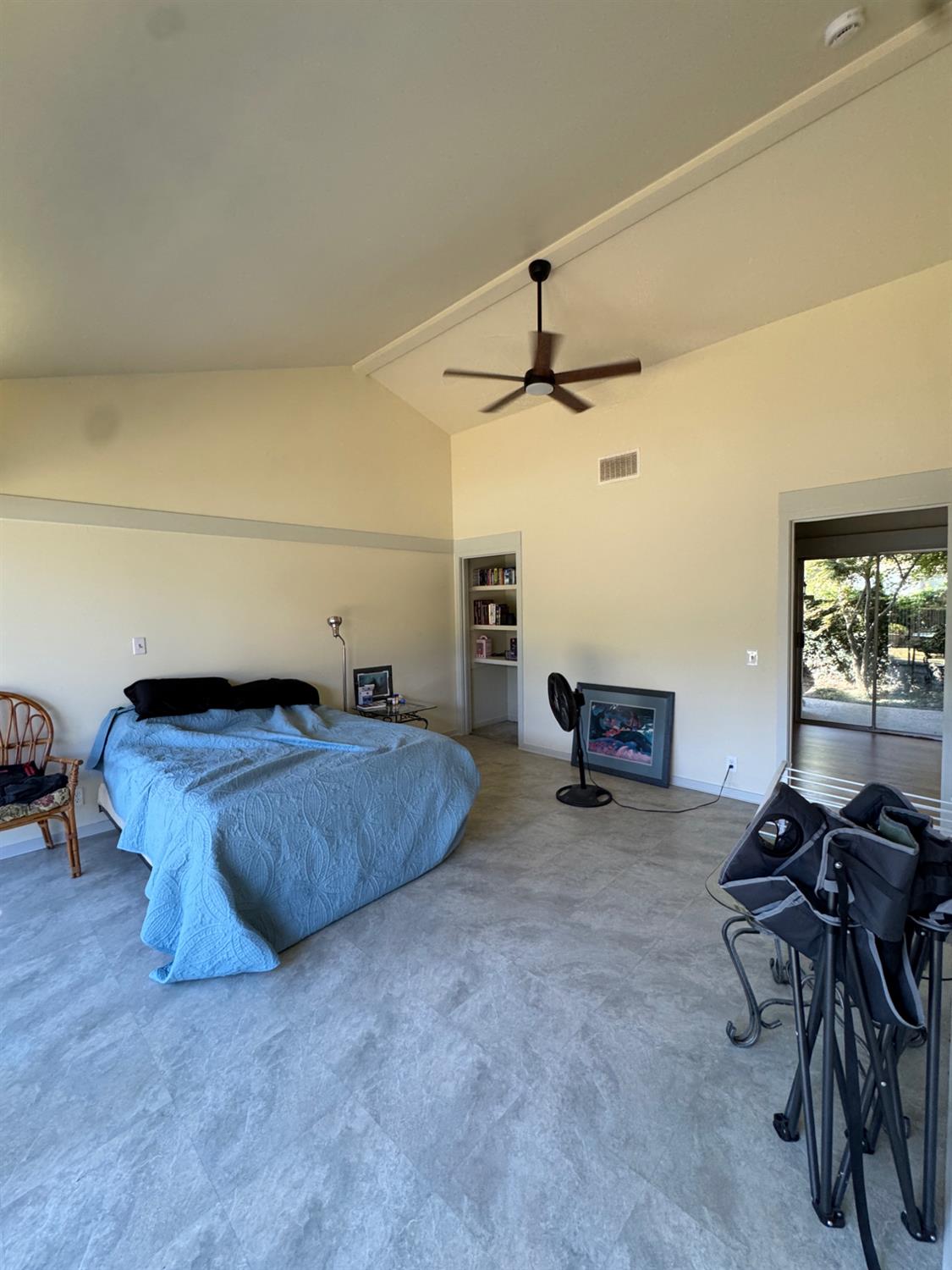 2919 E Joaquin Pl, Fresno, CA 93726