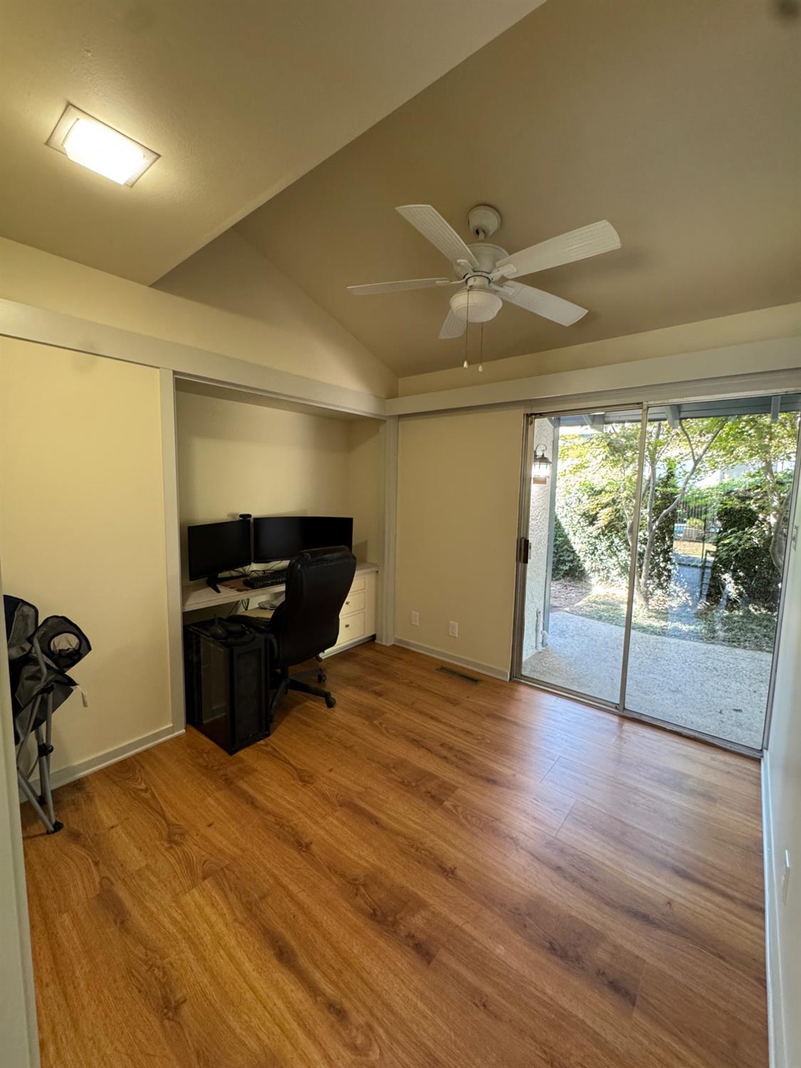 2919 E Joaquin Pl, Fresno, CA 93726