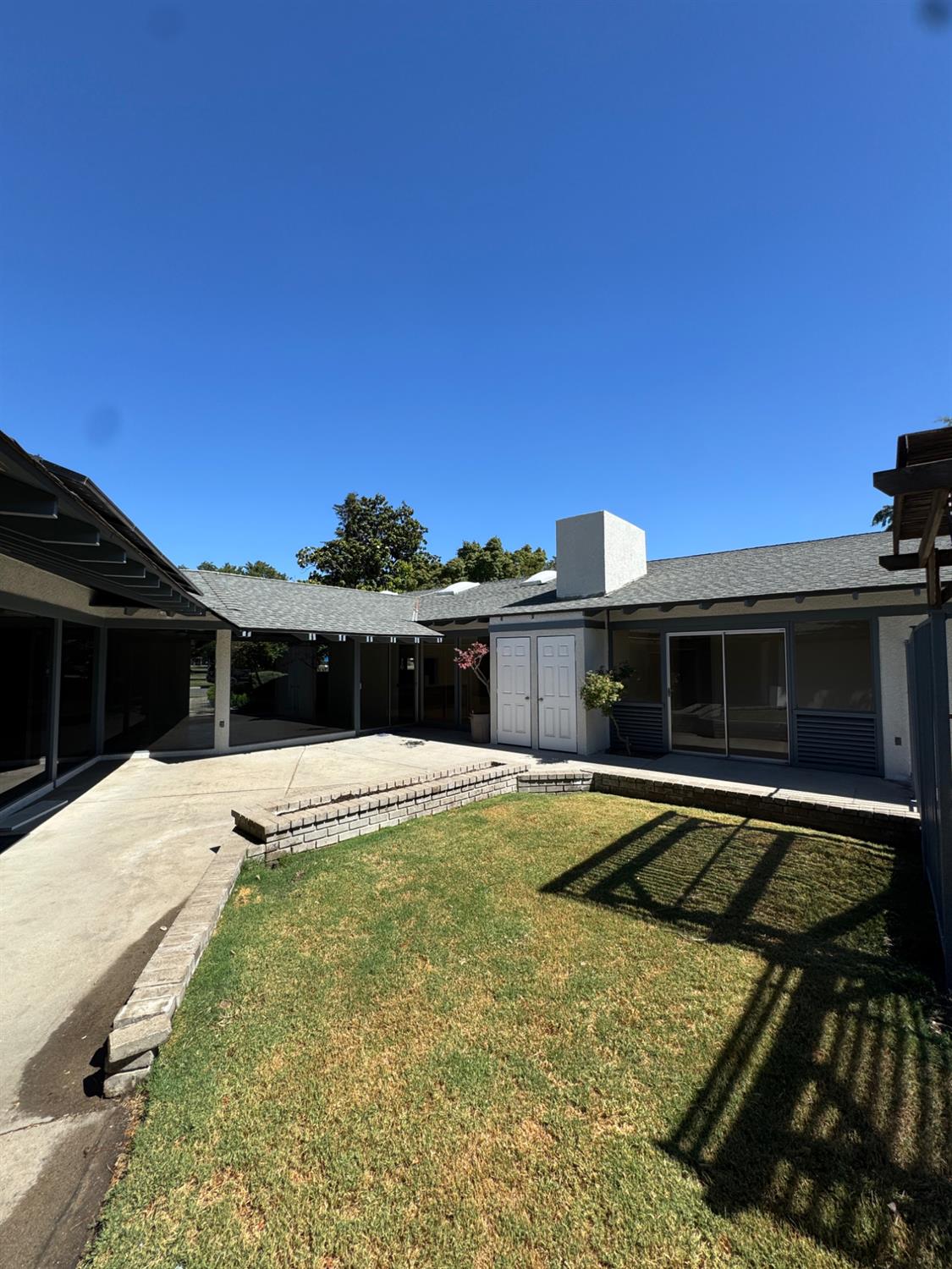 2919 E Joaquin Pl, Fresno, CA 93726