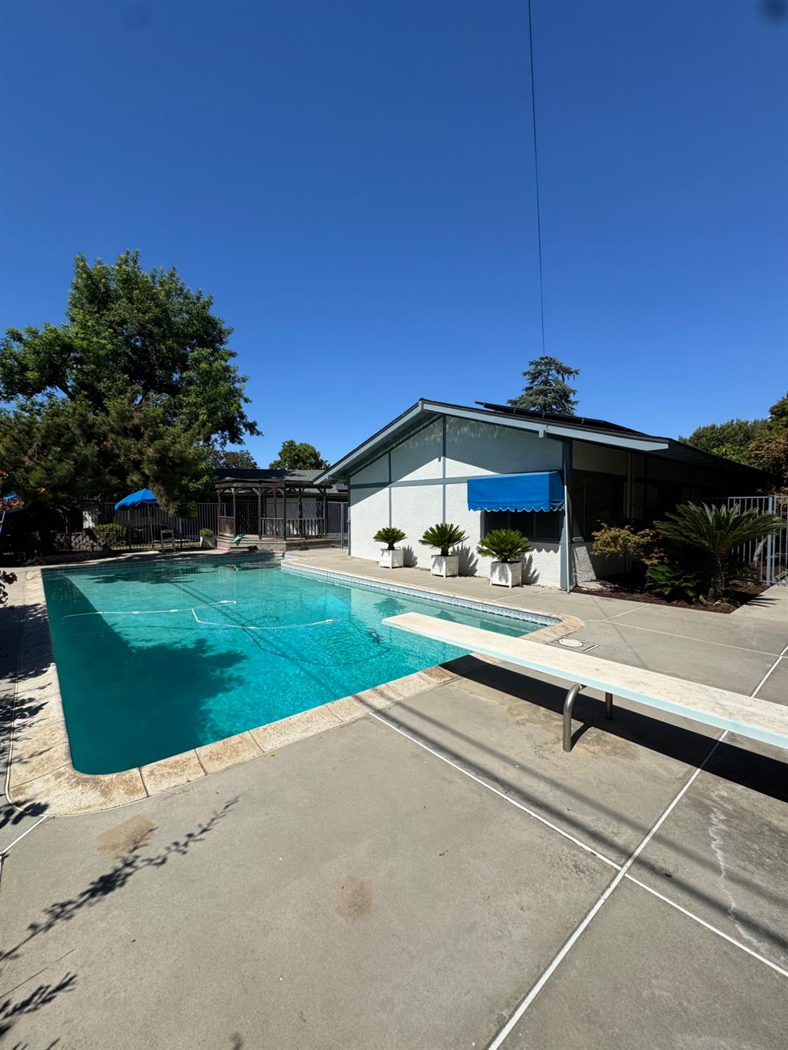 2919 E Joaquin Pl, Fresno, CA 93726