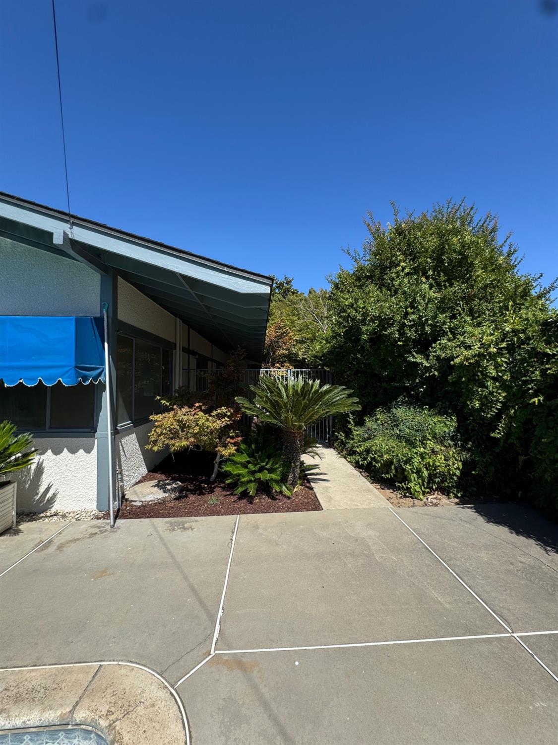 2919 E Joaquin Pl, Fresno, CA 93726
