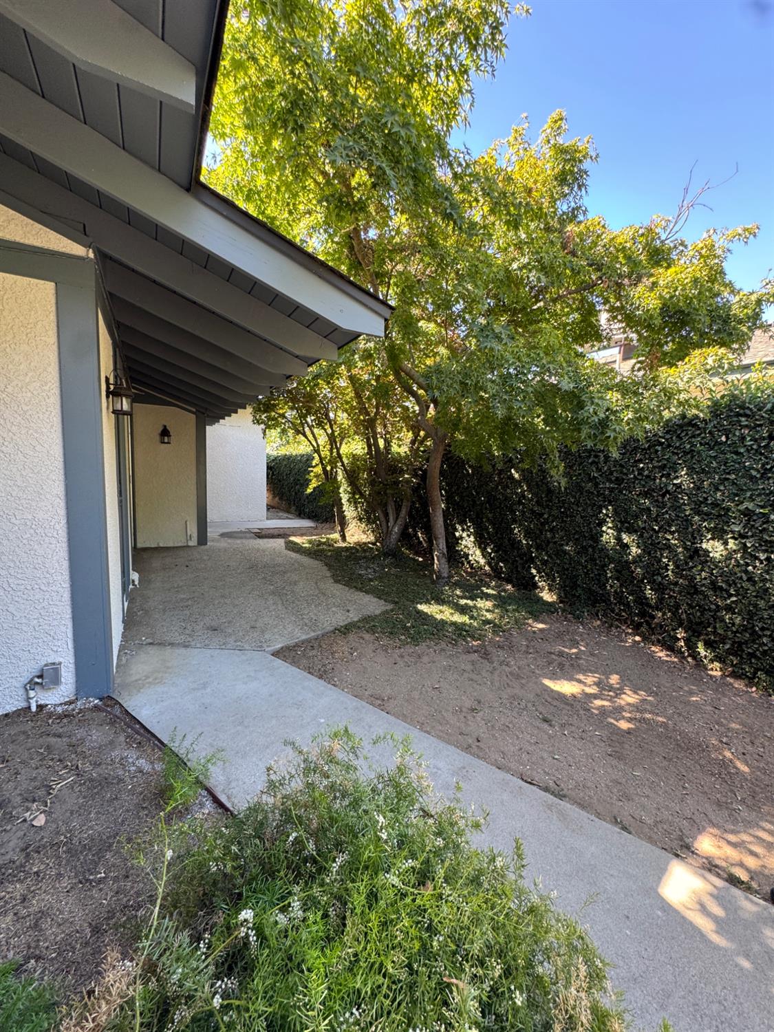 2919 E Joaquin Pl, Fresno, CA 93726