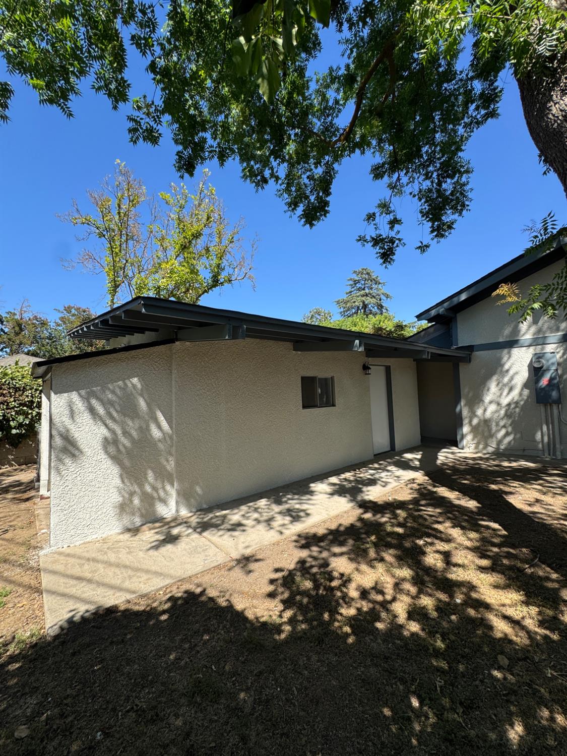 2919 E Joaquin Pl, Fresno, CA 93726