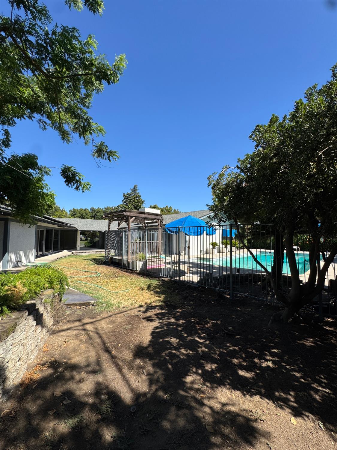 2919 E Joaquin Pl, Fresno, CA 93726